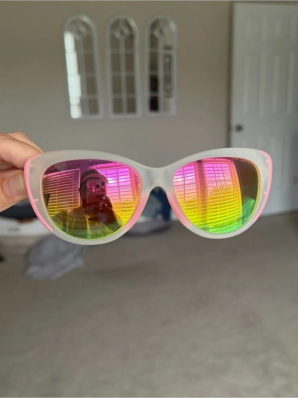 White Frame Pink Mirror Lens Cat-Eye Sunglasses